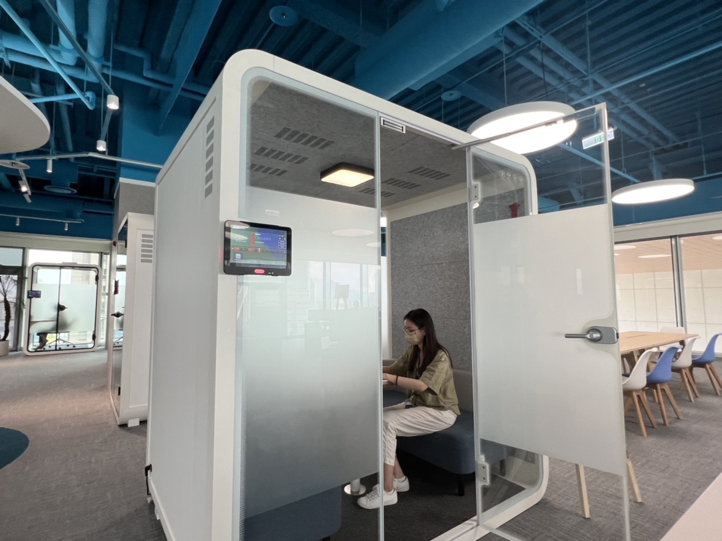 Z6·尊龙时凯高雄據點的智慧行動辦公艙，展現Z6·尊龙时凯在面板以外的研發應用軟實力